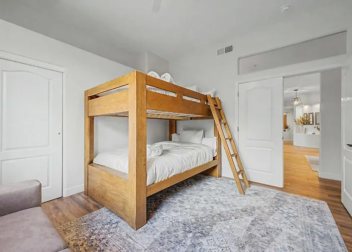 Holiday home 4br Getaway With Pool & Game Scottsdale